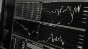 Sensex declines 0.30 per cent; Nifty down 0.27 per cent; IT stocks record losses